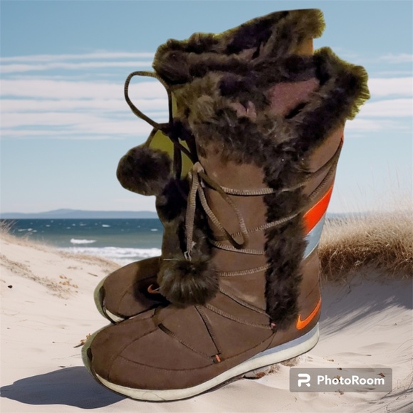 Nike brown suede winter boots size 8.5 - Picture 2 of 7